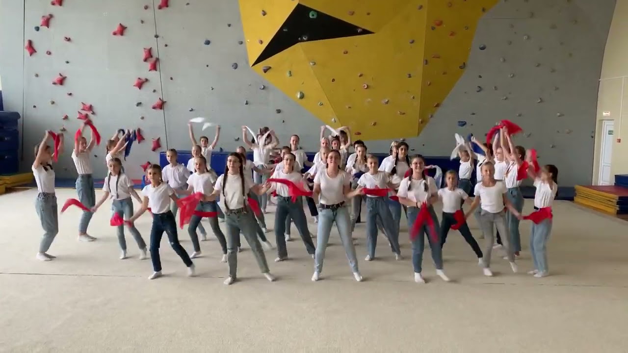 🎉 День народного Единства: Вдохновляющий флешмоб от танцевальных коллективов