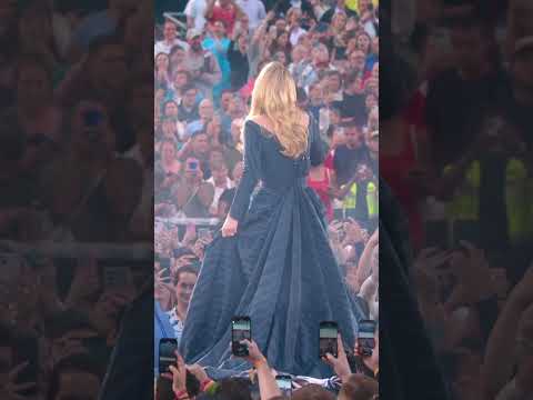 Adele Performs 'Hello' In Munich