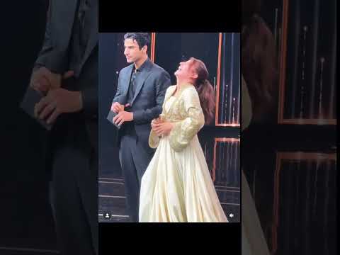 Khushal Khan and Dananeer presenting the best couple award at Hum Awards. #humawards #youtubeshorts