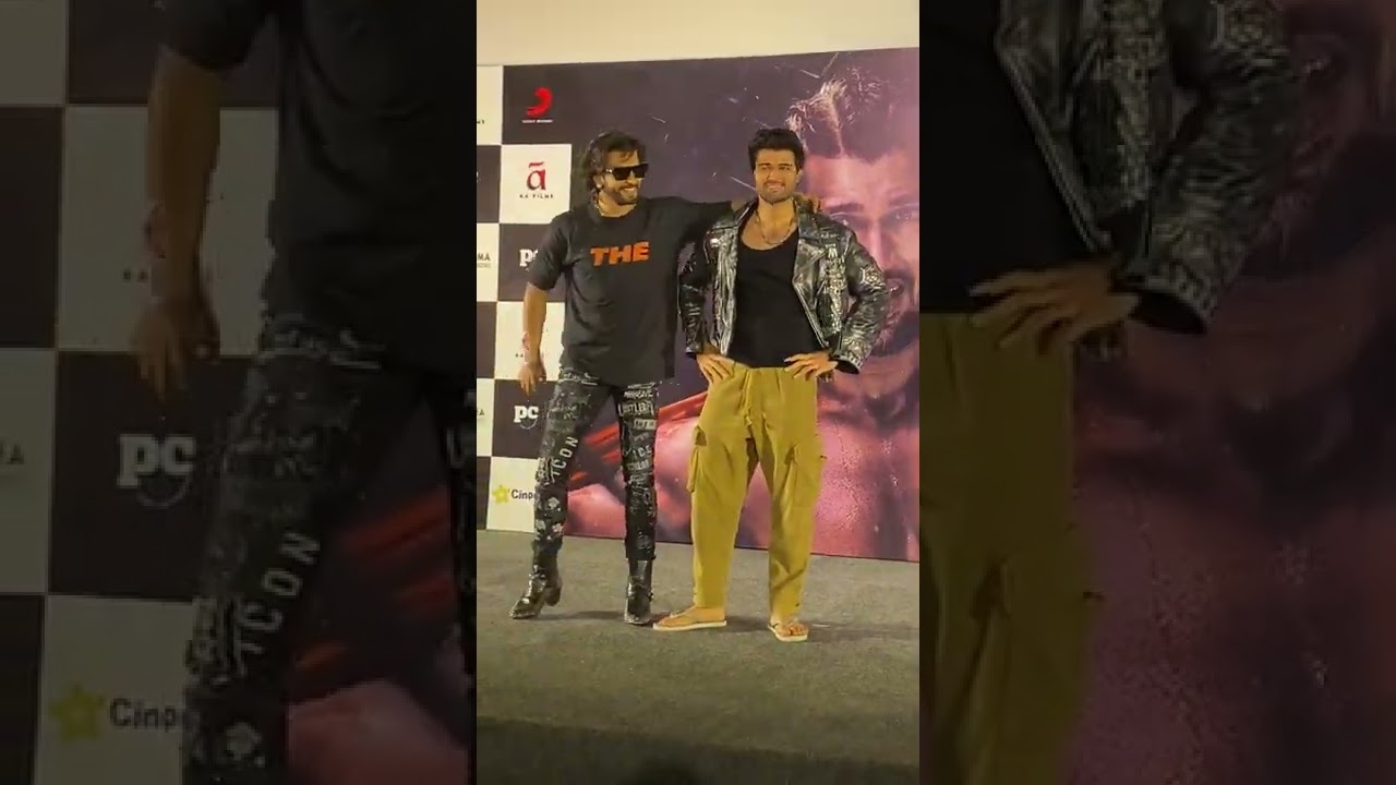 Ranveer Singh & Vijay Deverakonda Make a Grand Stage Entry 🎬