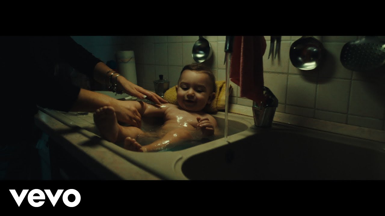 Geolier's 'MONEY' Official Video 🎥 – Watch Now & Stream the Track!