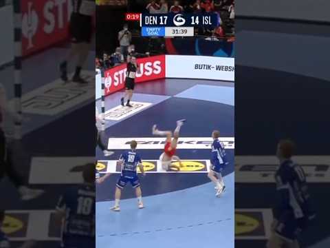 Emil Jakobsen 🤩 #handball #handballer #rolling #rolls #roller #handballgame #handballmoment #edit
