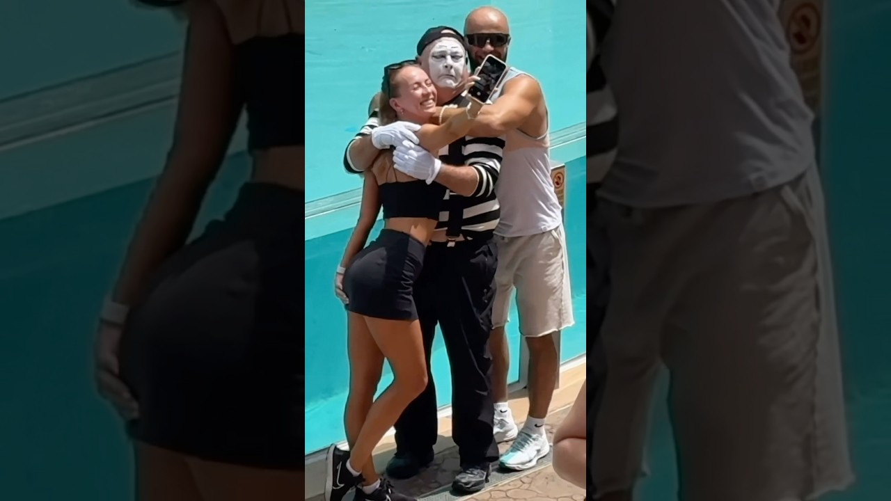 Hilarious Couple's Fun with Tom the Mime at SeaWorld 😂