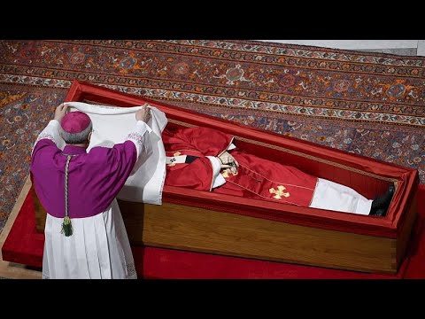 Vatican: Pape François's Coffin Closed Before Funerals