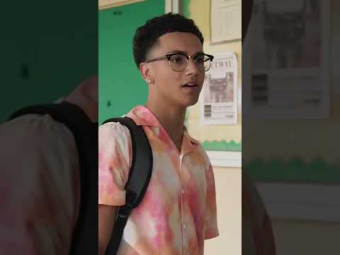 Who’s side are you on? 🫣 New episode of Chicken Girls: Forever Team now on the Brat TV channel 💛💙