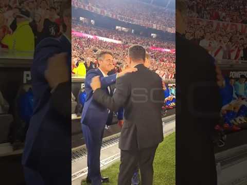 Gallardo fué a buscar a Guillermo Barros Schelloto en la previa de River vs Velez🤝🏽🏟️ #boca