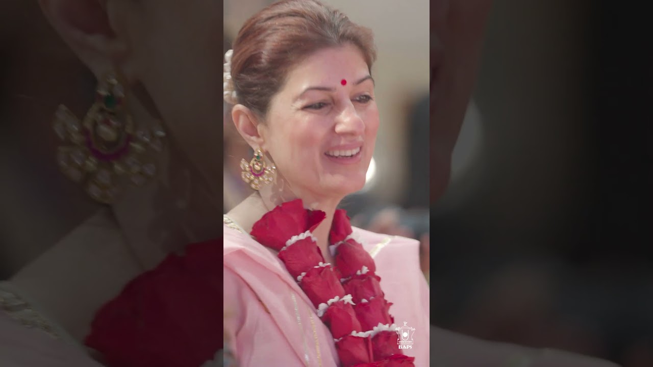 Akshay Kumar & Twinkle Khanna Celebrate Diwali with Family at Neasden Temple 🎆