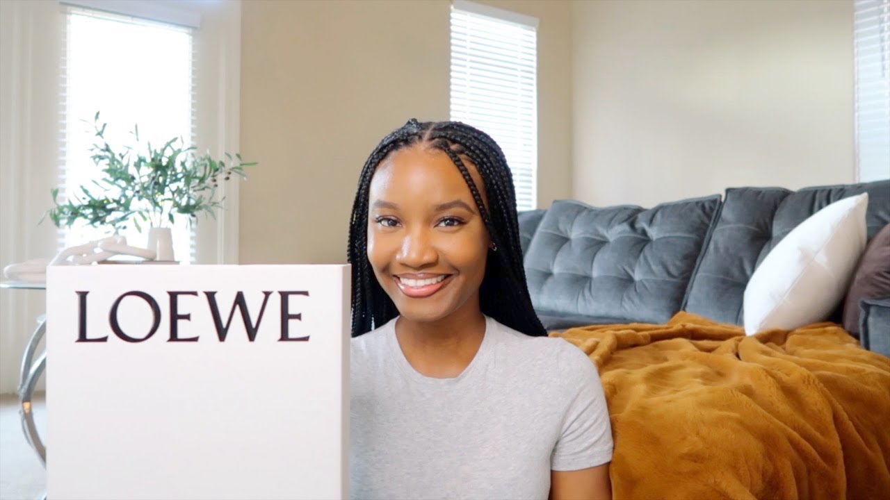 Loewe T Pouch Reveal: What's Inside? 👜