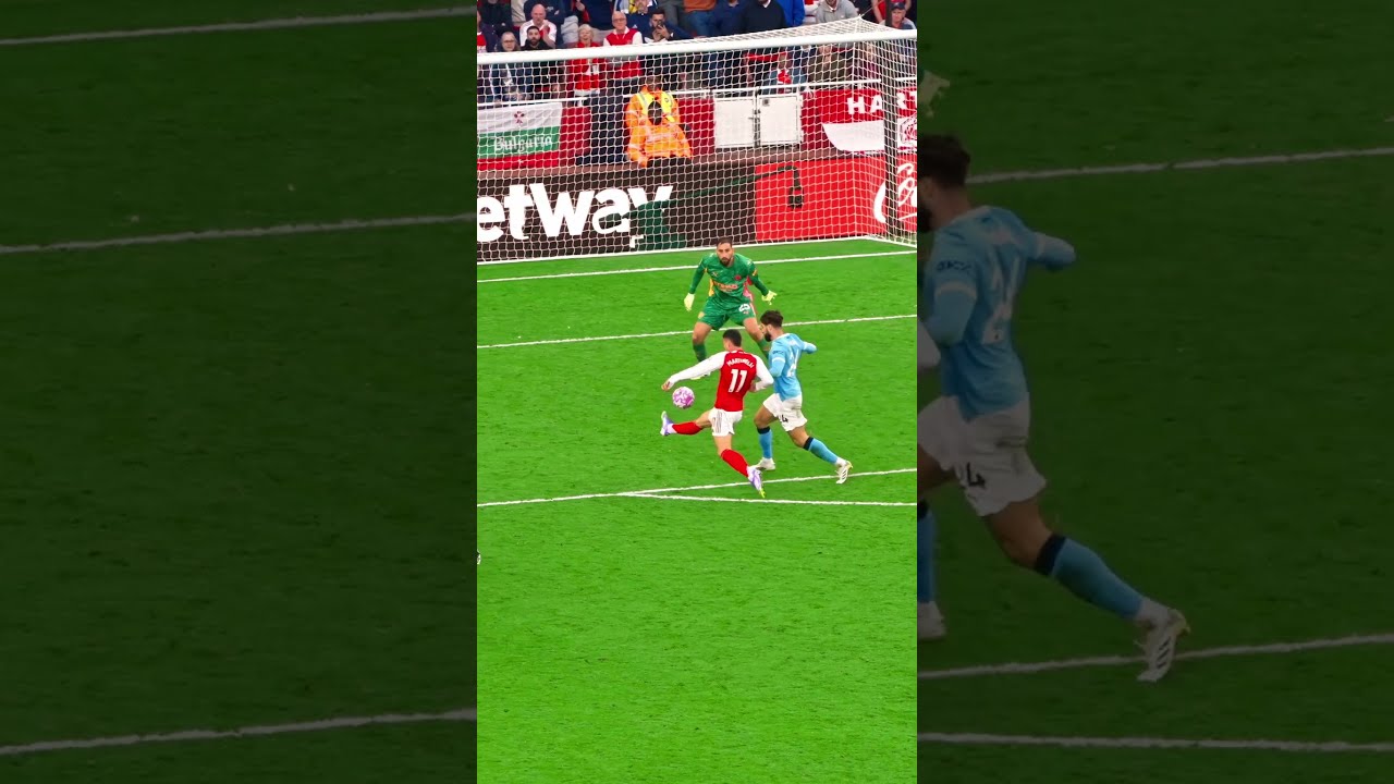 Martinelli's Stunning Goal for Arsenal ✨