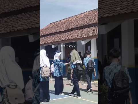 aku juga mau wir🥲 #pacaran #bucin #masasekolah (source.@anotherdump.enayy)