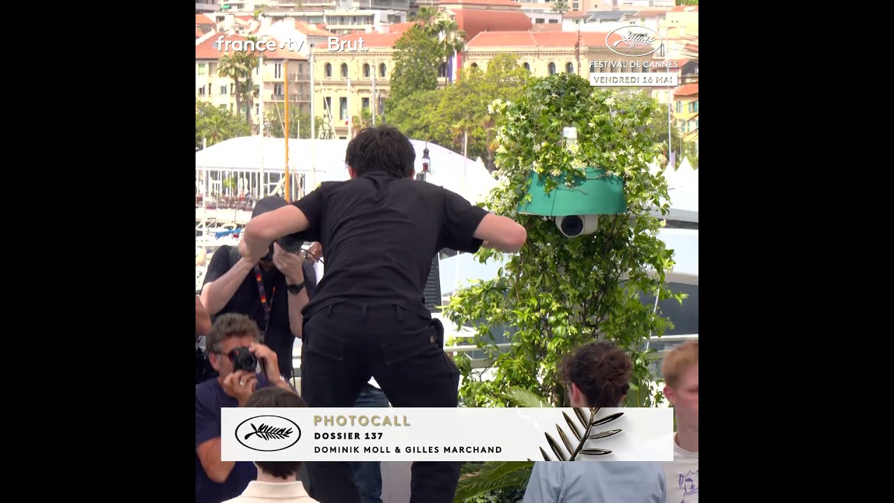 Scène improbable au photocall de Cannes : les acteurs de "Dossier 137" montent sur les tables !