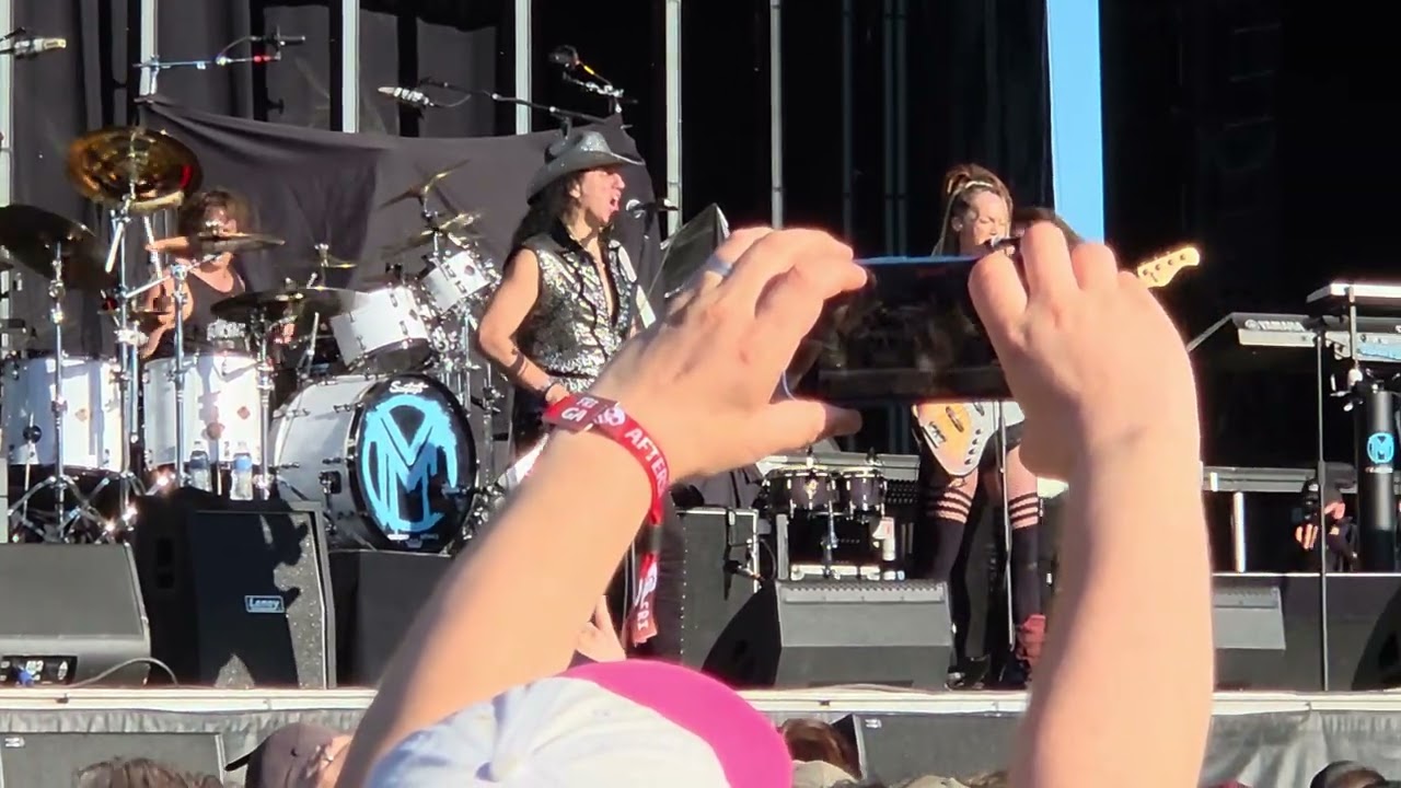 Bruce Dickinson Performs Flash of the Blade at Aftershock 2025