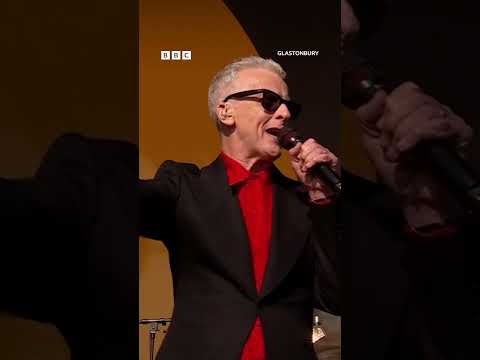 Franz Ferdinand sing 'Take Me Out' at Glastonbury 2025