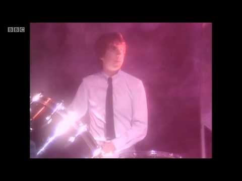 OMD Performs 'Souvenir' on Top of the Pops 1981 🎶