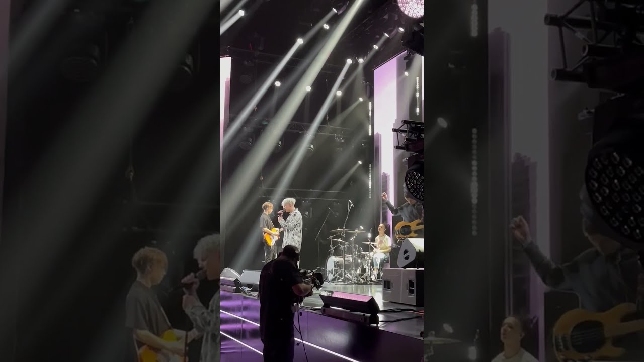 Ваня Дмитриенко исполняет кавер на Диану Арбенину 🎶