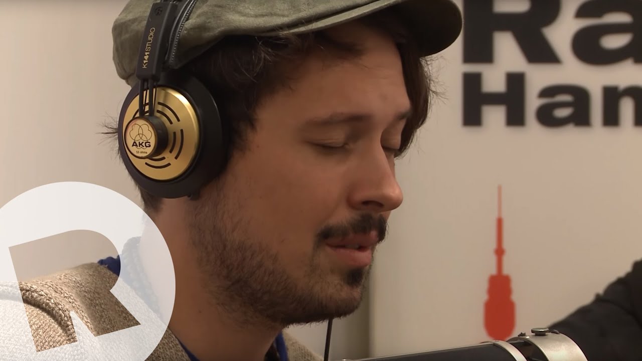 Benne performs Springsteen's 'Streets of Philadelphia' 🎸