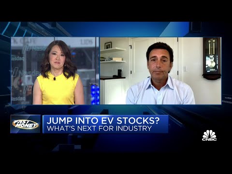 Former Ford CEO predicts auto demand won't stall during economic downturn