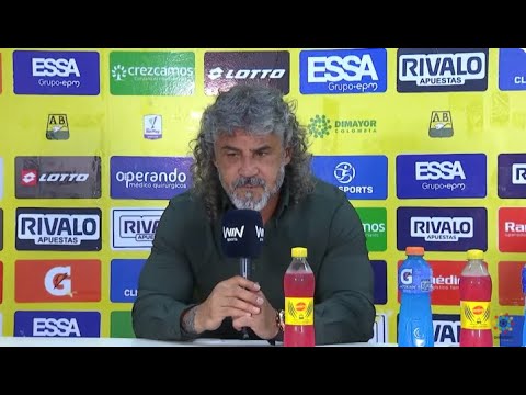 Leónel Álvarez da rueda de prensa en Bucaramanga hoy