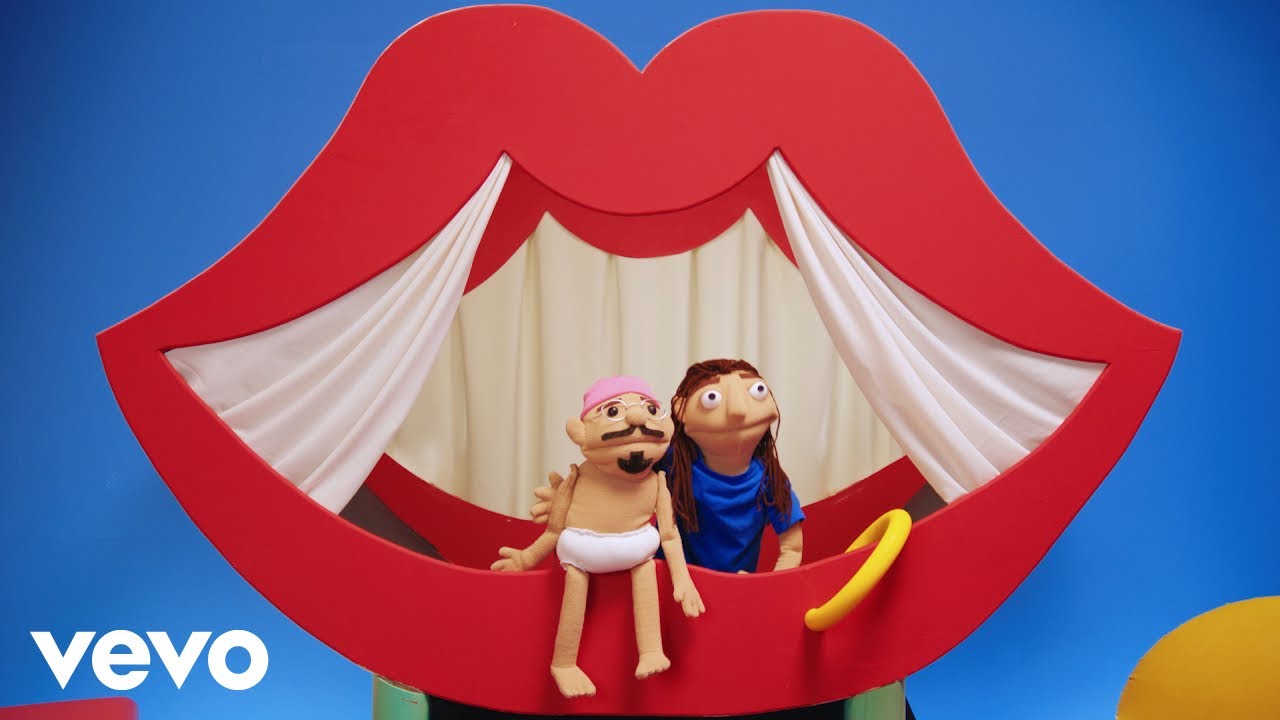 Y2K & bbno$ - Lalala ๐ถ Official Music Video