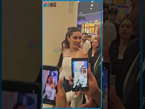 نفسي اتصور معاكي يا فنانة 🙈.. رد فعل و كسوف الفنانة جيهان الشماشرجي