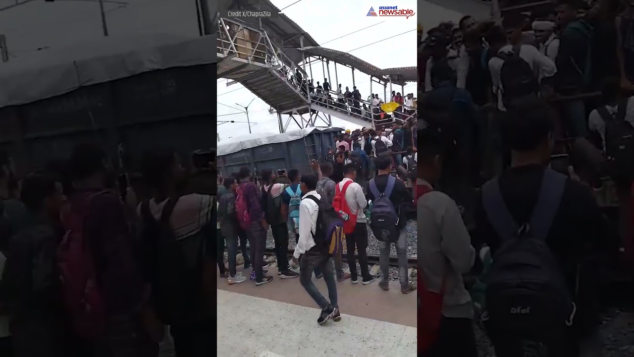 Crowd at Bihar Railway Station Sparks Demand for Special Trains 🚆
