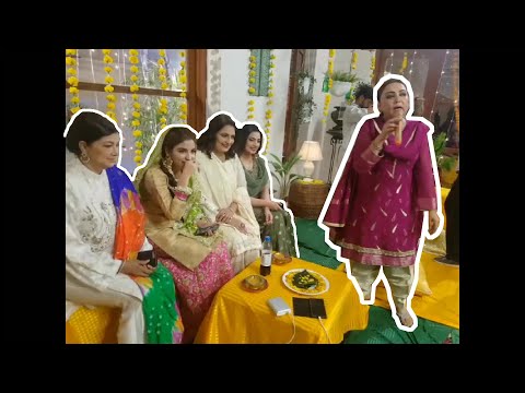 Azra Mohyeddin singing on set of tu ishq hai.