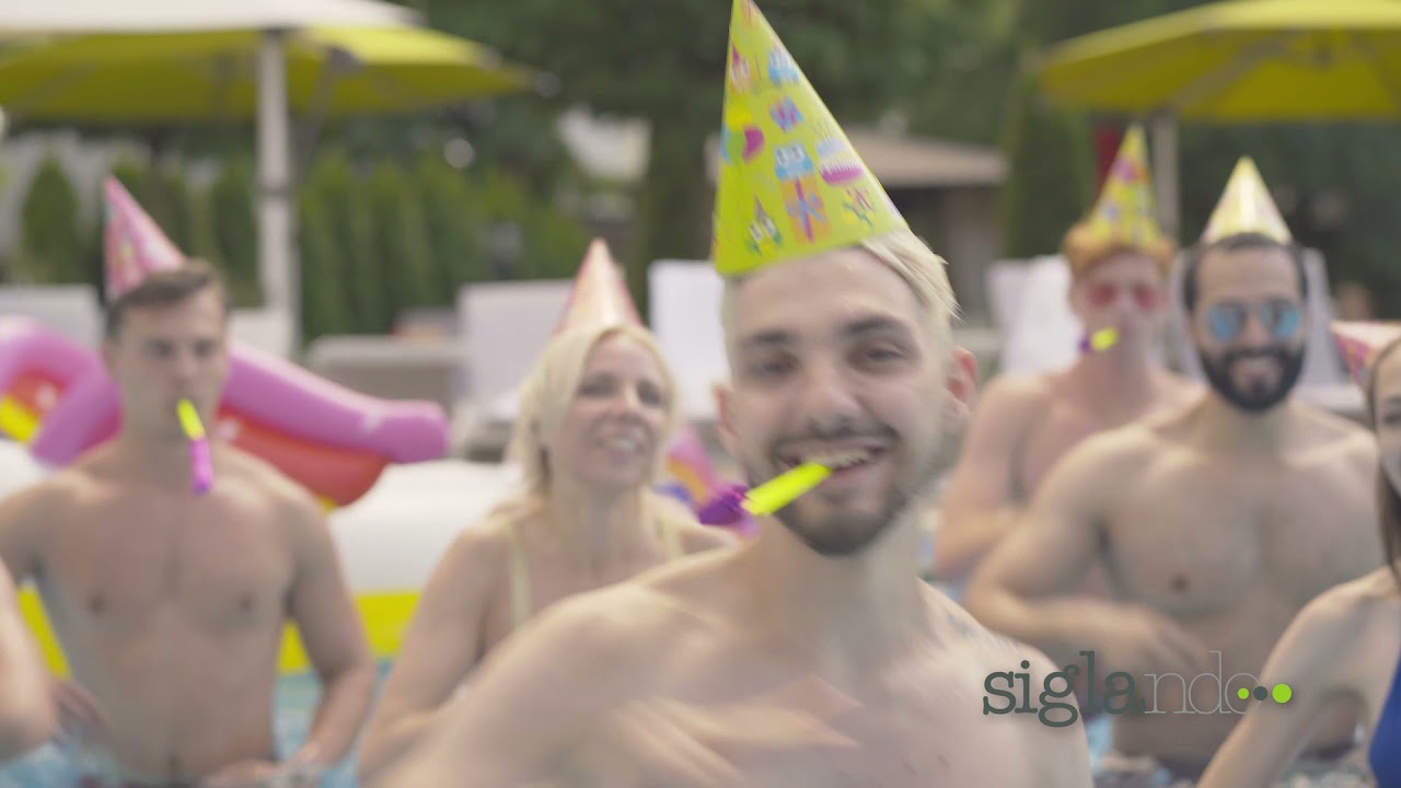 Siamo Gente (Much More) – Un'Inno di Unità e Energia 🎶