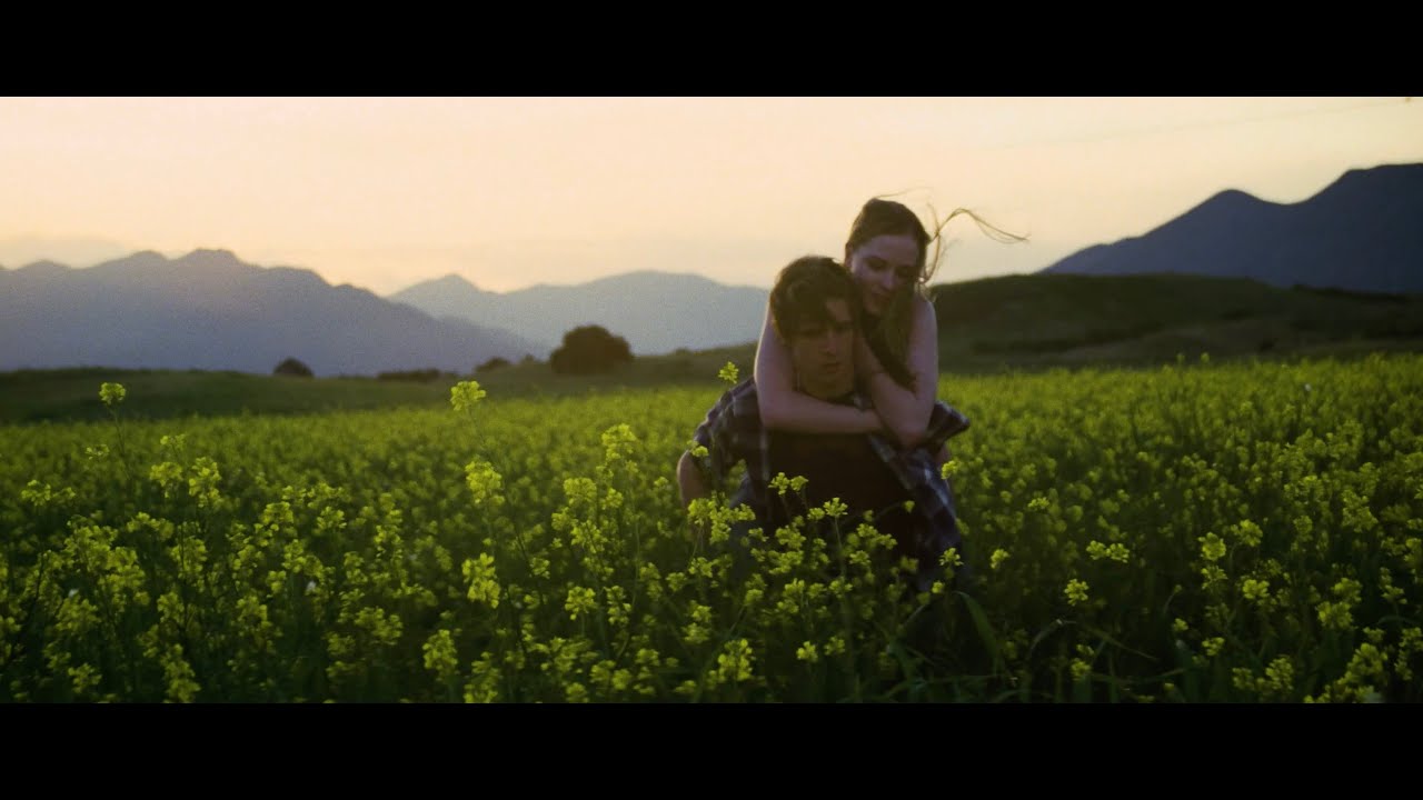 Green Day - Wake Me Up When September Ends 🎶 (4K Official Video)