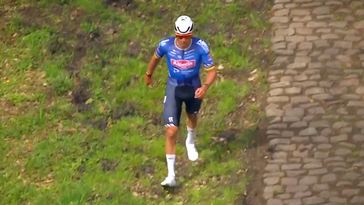 Paris-Roubaix 2026 Chaos: Pogacar, Van Aert & MVDP 🚴‍♂️