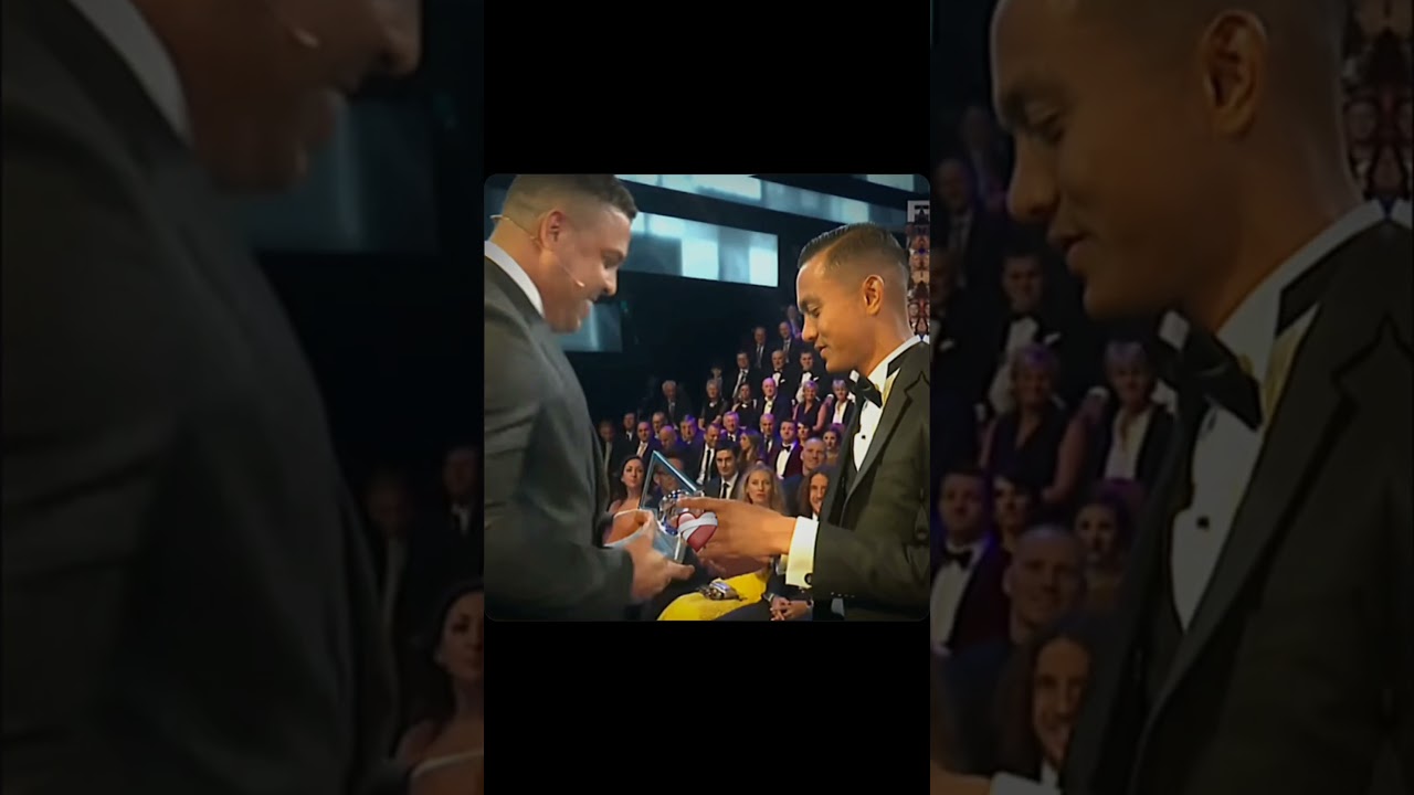 Faiz Subri 🇲🇾 Wins 2016 Puskás Award