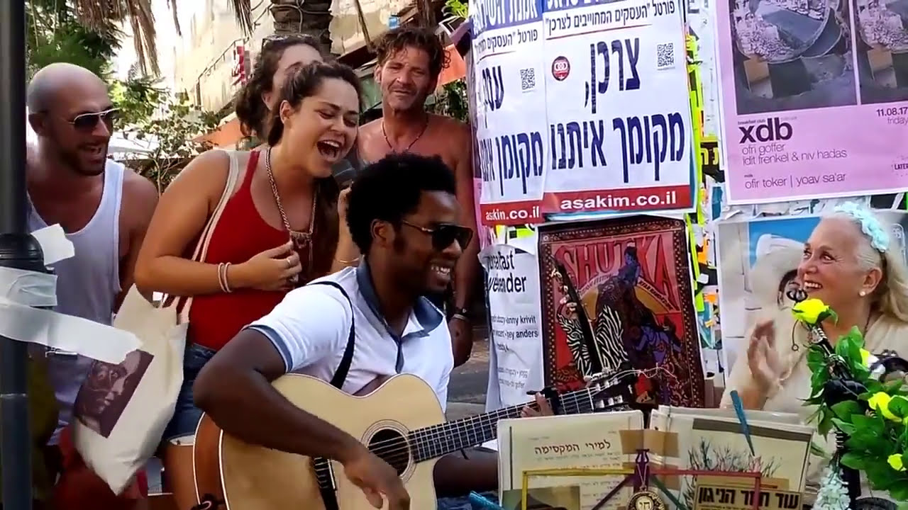 Génial cover de Céline Dion : Pour que tu m'aimes encore en version acoustique dans la rue