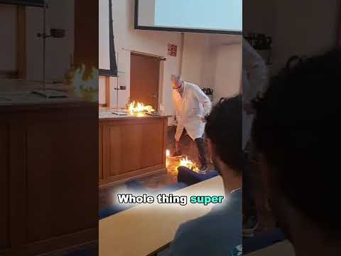 The funniest professor at Oxford😂