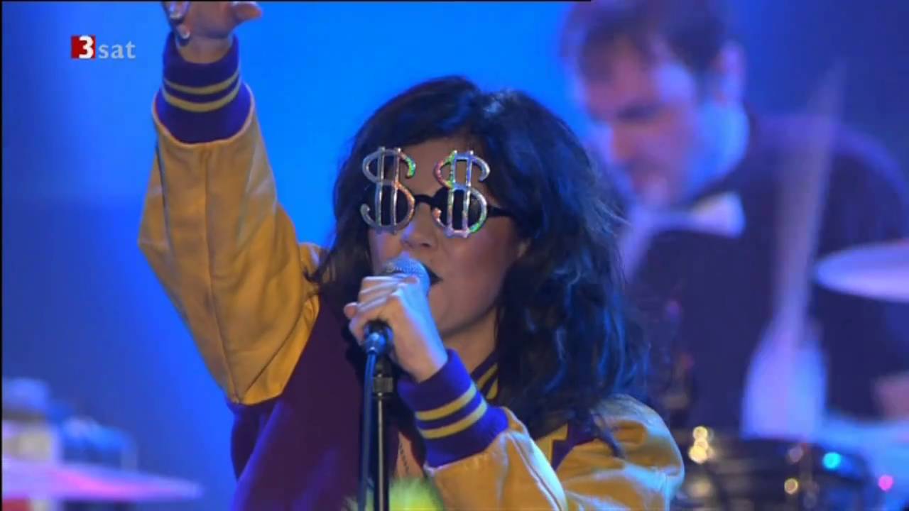 Marina & The Diamonds Perform 'Hollywood' at 2010 Pop Festival 🎤