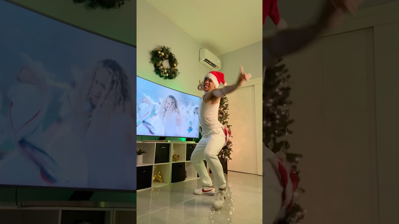 Beyoncé's Christmas Halftime Show 🎄