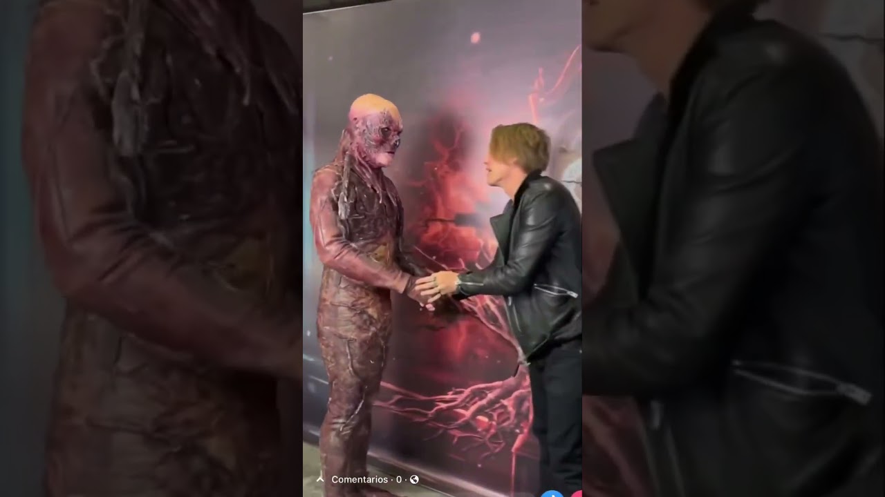 Jamie Campbell Bower Encounters Vecna Cosplayer at Mexico Horror Fest 2023 🎭