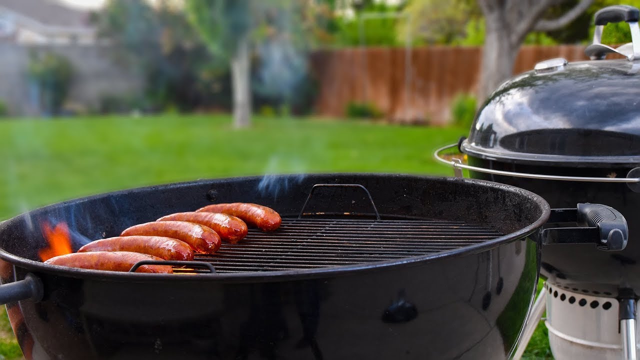 Ultimate Beginner's Guide to Mastering Your Charcoal Grill 🔥
