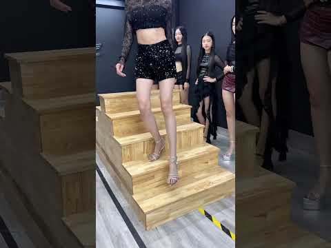 Luyện tập catwalk xuống bậc thang #bybacademy #thanhhuyennguyen #daotaonguoimau