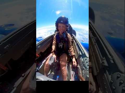 360 Degree flipping with F-22 Raptor #military #airforce #usaf #aircraft #fighterjets #aviation