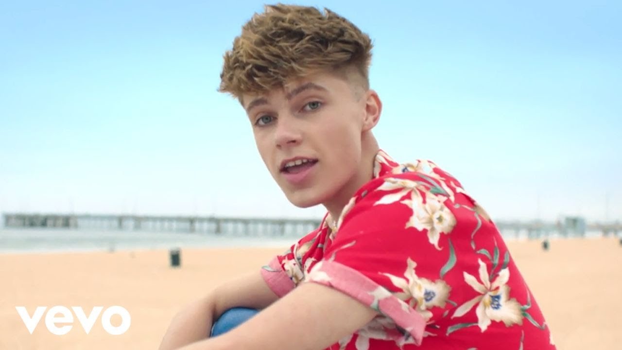 HRVY ft. Redfoo - Holiday (Official Video) 🎉