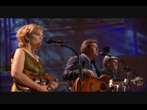 Vince Gill, Alison Krauss, Ricky Skaggs โ Go Rest High On That Mountain (Live)