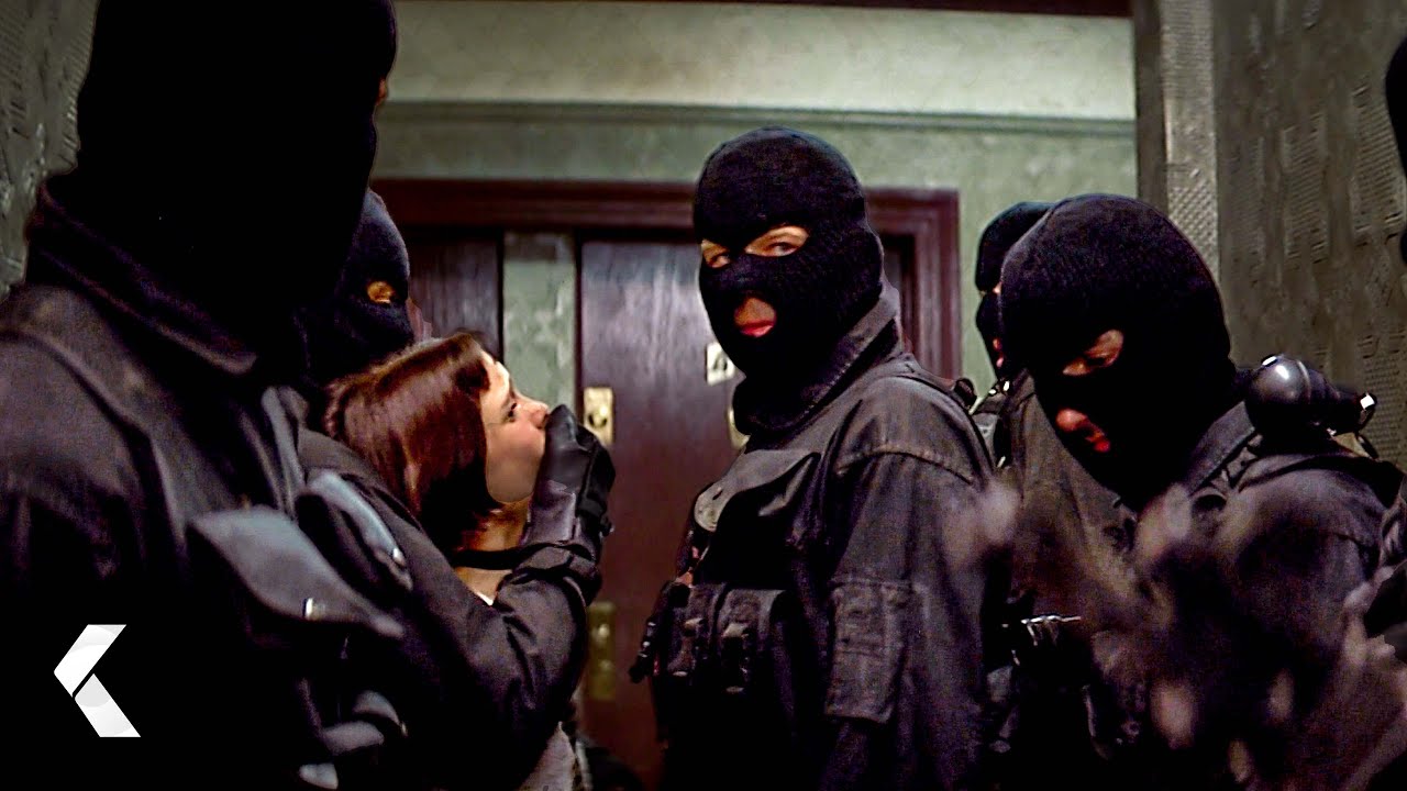 Intense Apartment Siege Scene from Léon: The Professional (1994) 🎬