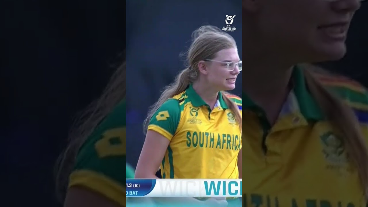 Fay Cowling brings in the first wicket for South Africa with her pin-point accuracy 🙌 #U19WorldCup