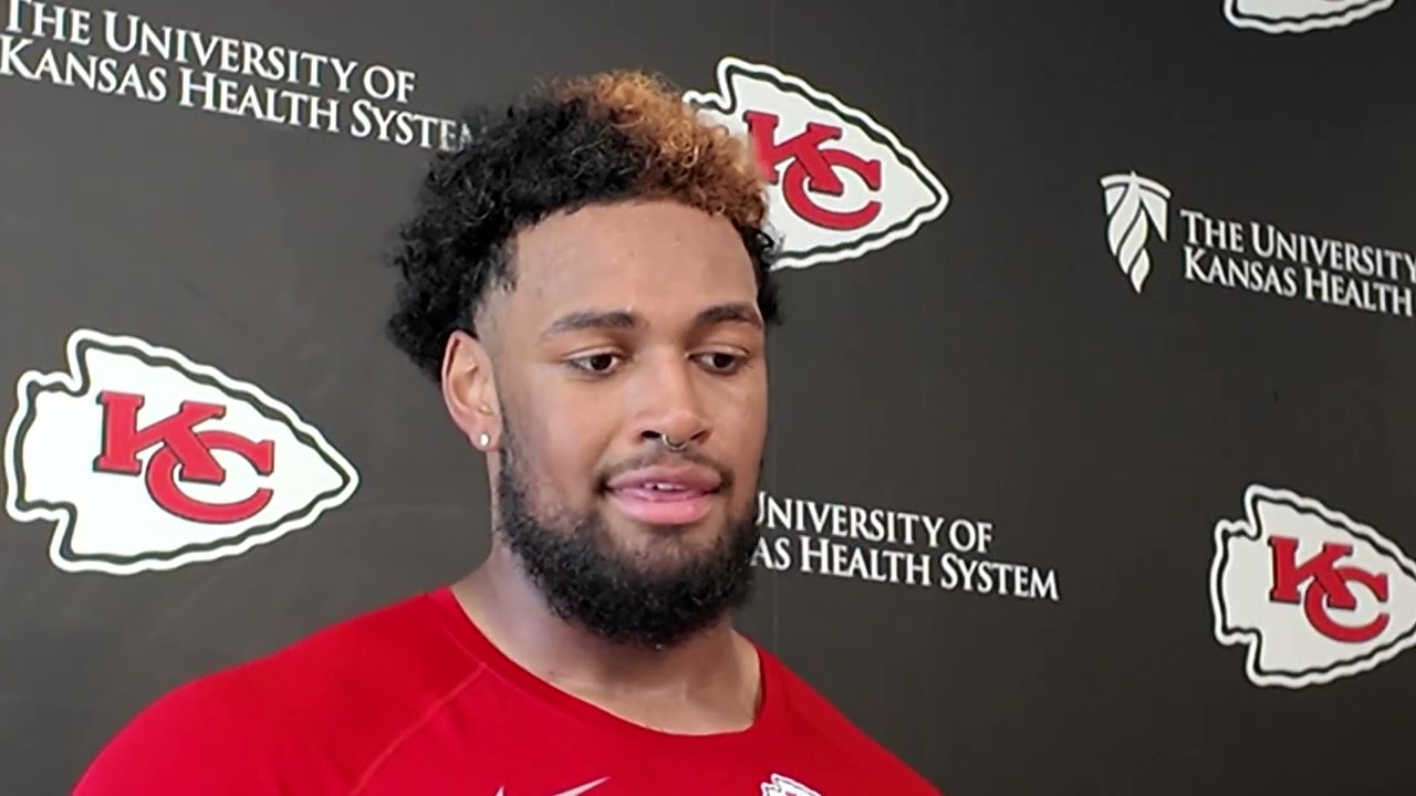 Chiefs Minicamp: Josh Simmons Excels in Return from Torn Patella Tendon 🏈