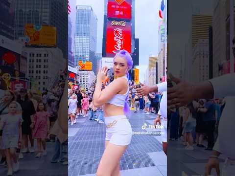 We’re gonna be, gonna be golden✨ #golden #kpopdemonhunters #kpopinpublic #notshydancecrew #huntrix