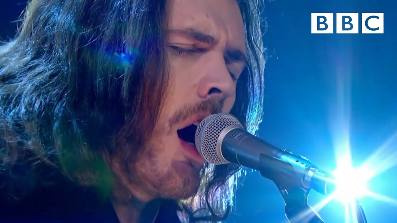 Hozier Performs 'Take Me To Church' on Jools Holland 🎶