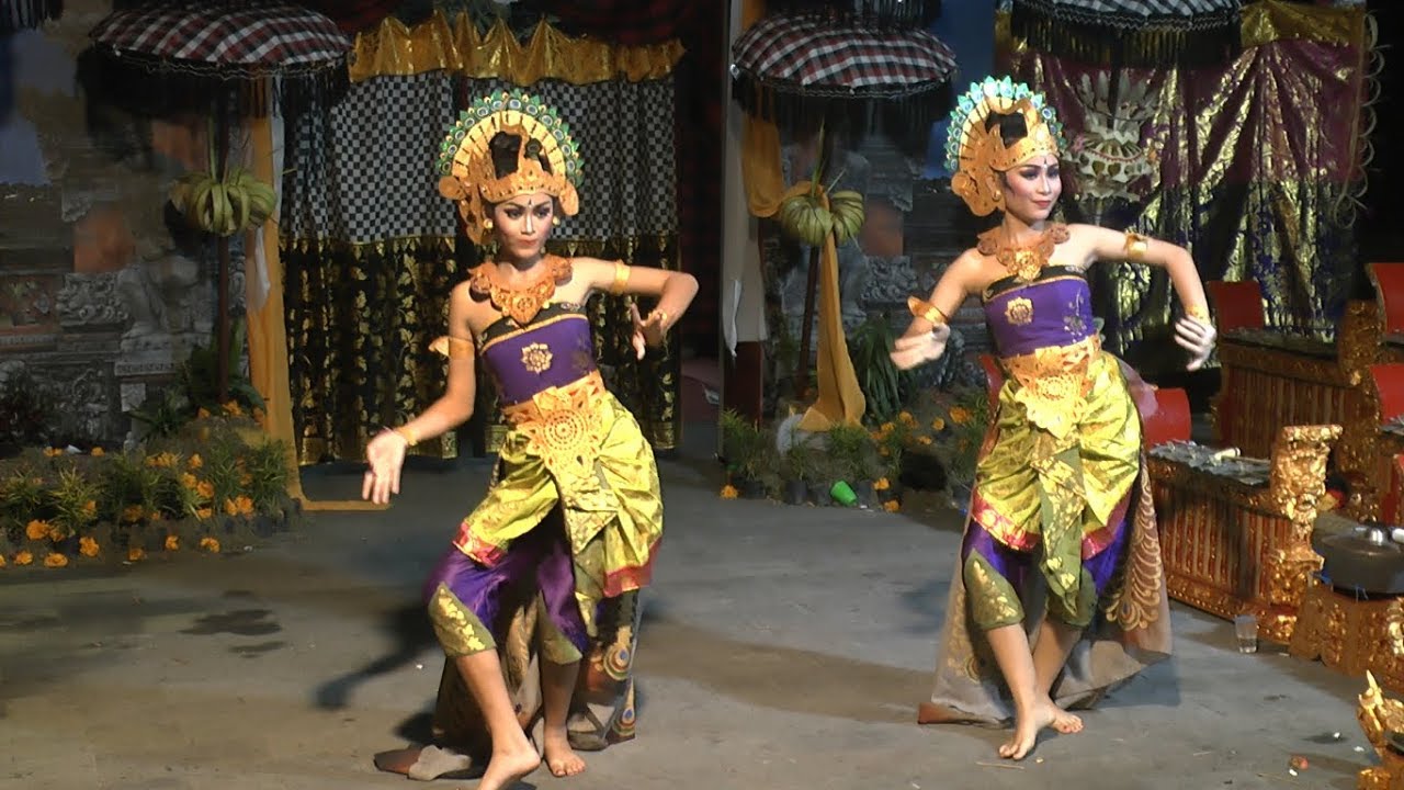09 Balinese Peacock Dance & Odalan at Pura Luhur Muncak Sari