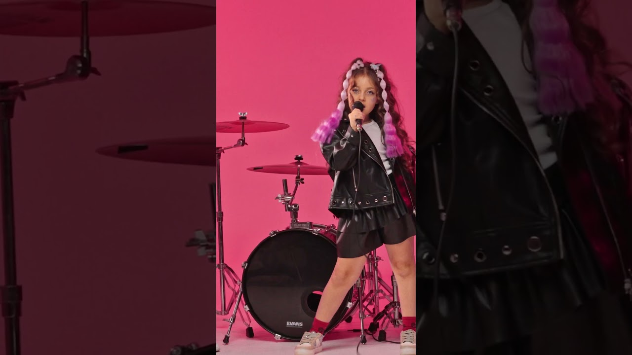 Delly Angheluța Performs APT Dance 🎶