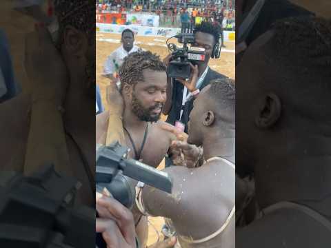 Ohhhhh. Le beau geste de Ada Fass après sa victoire sur Liss. Du jamais vu #luttetv