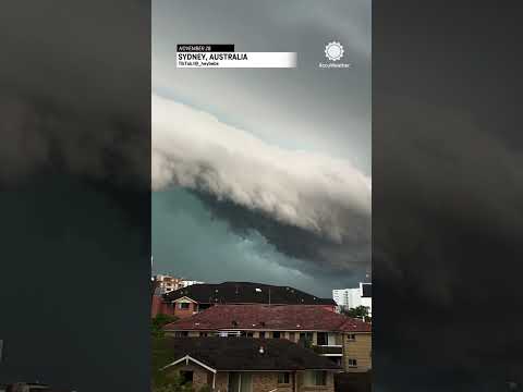 Severe Thunderstorm Shelf Cloud Moves Over Sydney Australia