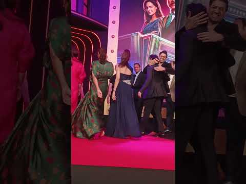 Aryan Khan Shahrukh Khan Gauri Bobby Deol at NETFLIX’S THE BA***DS OF BOLLYWOODNetflix Preview